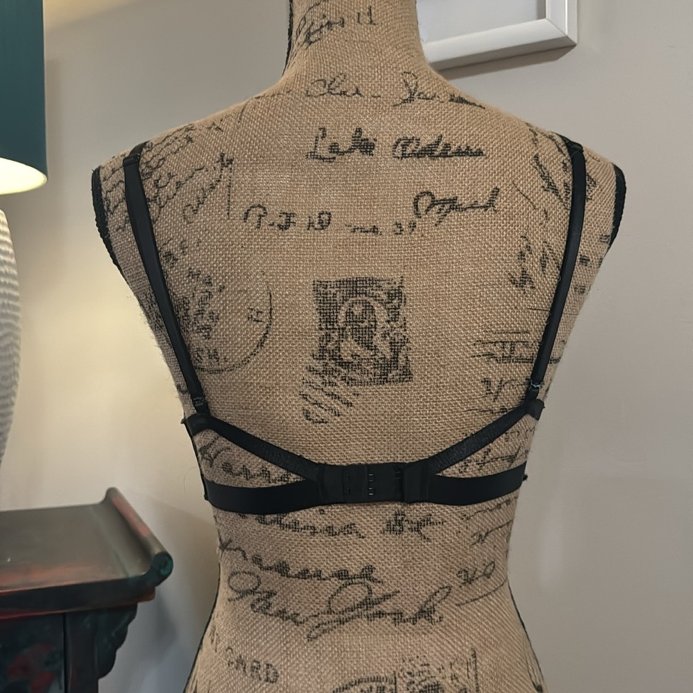 VS Bombshell Plunge Bra - Picture 2 of 5